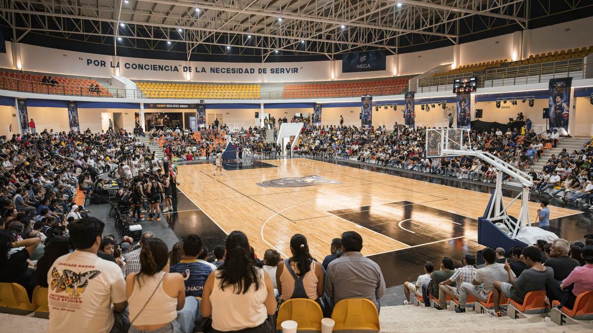 Noche de baloncesto en el campus de la UNACH