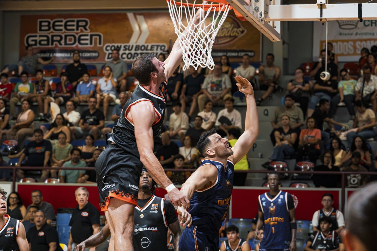 Tony Farmer levanta el tiro sobre la marca