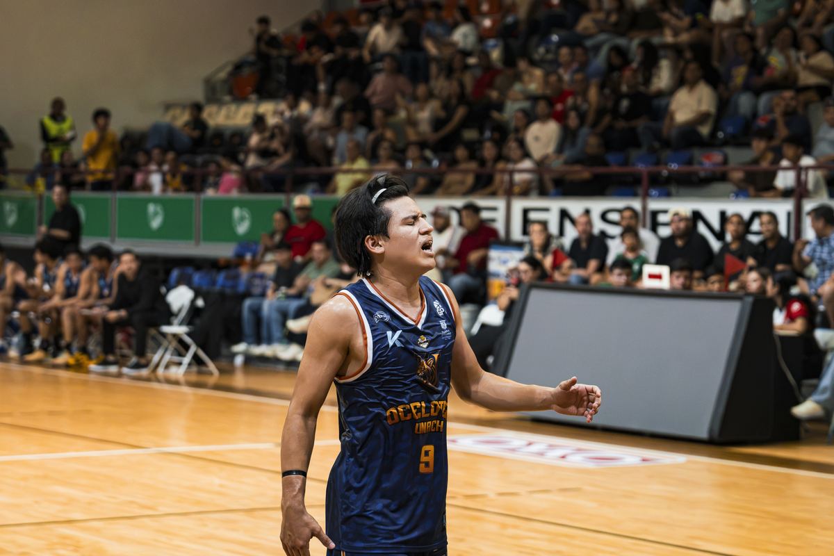 Frank Martínez reclama en la duela